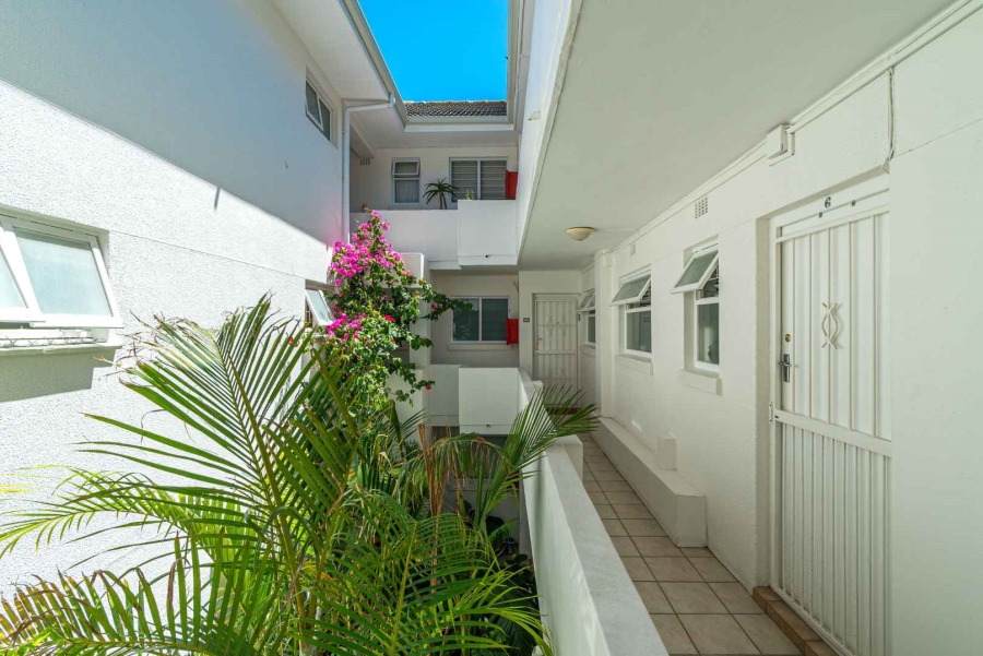 2 Bedroom Property for Sale in Sea Point Western Cape